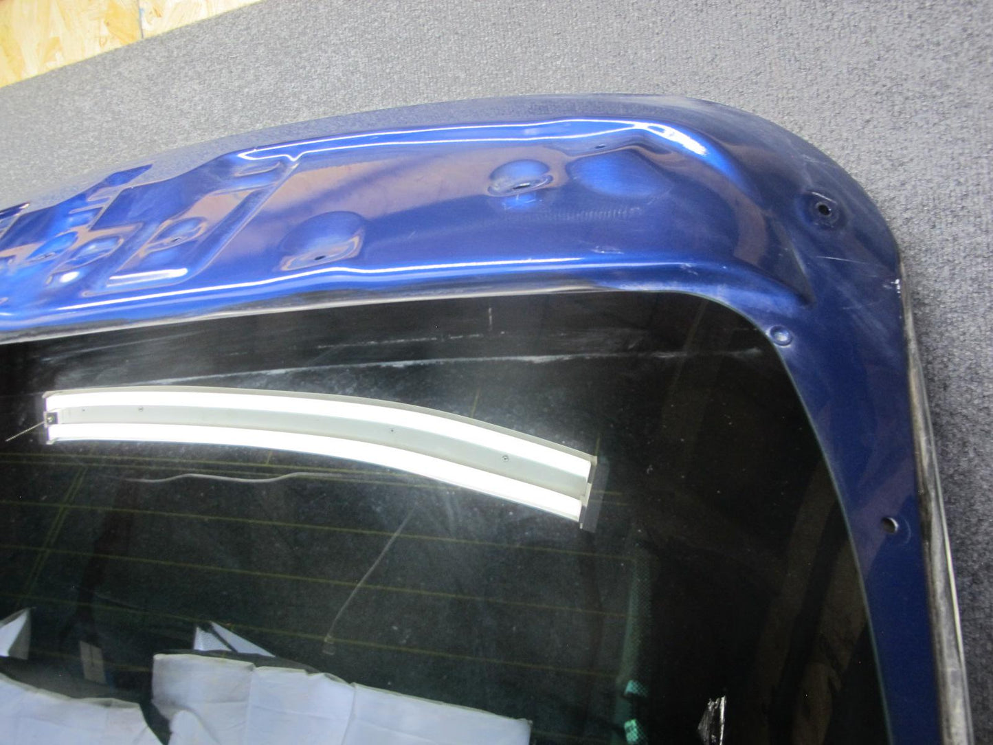 2017-2020 Maserati Levante M161 Rear Trunk Lid Tailgate Liftgate W/ Glass Blue