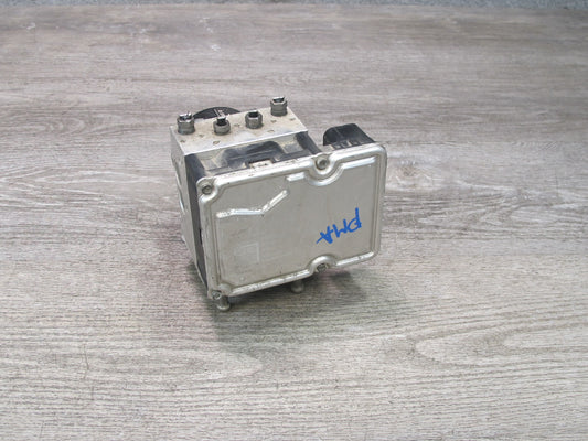 2015-2016 Porsche Macan Anti Lock Brake ABS Pump Module 95B614517D