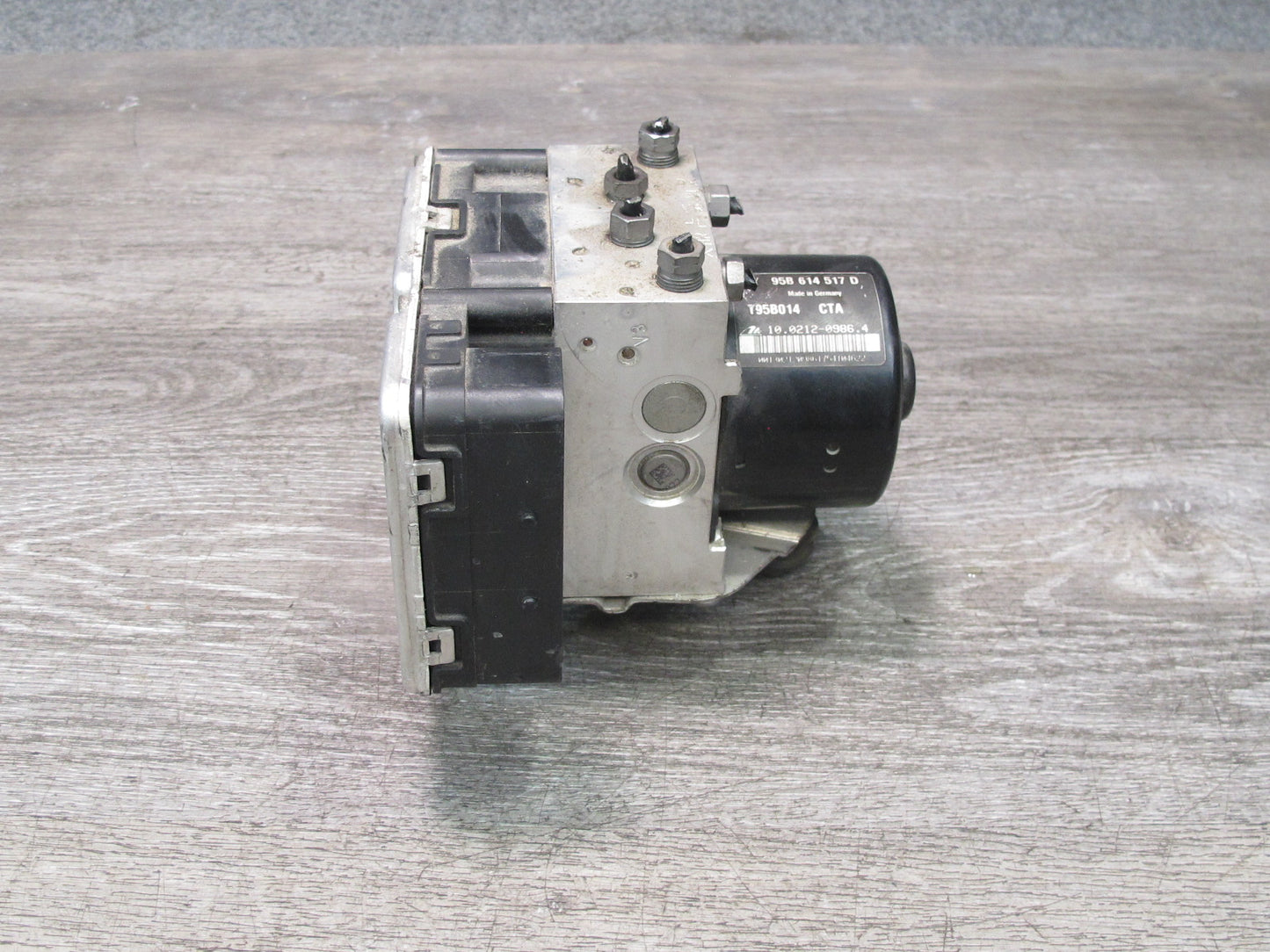 2015-2016 Porsche Macan Anti Lock Brake ABS Pump Module 95B614517D