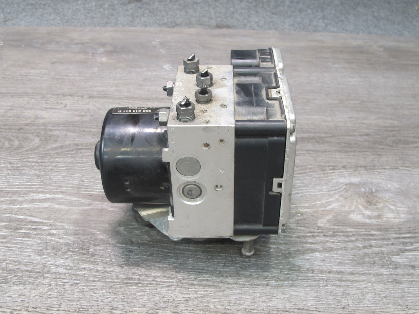 2015-2016 Porsche Macan Anti Lock Brake ABS Pump Module 95B614517D