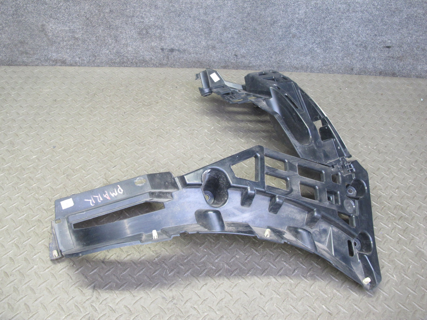 2015-2018 Porsche Macan Rear Right Bumper Mount Bracket Support 95B807484