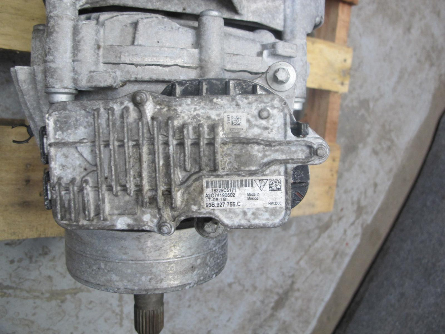 2015-2016 Porsche Macan S A5B02 A/T Automatic Transmission w Transfer Case 126k