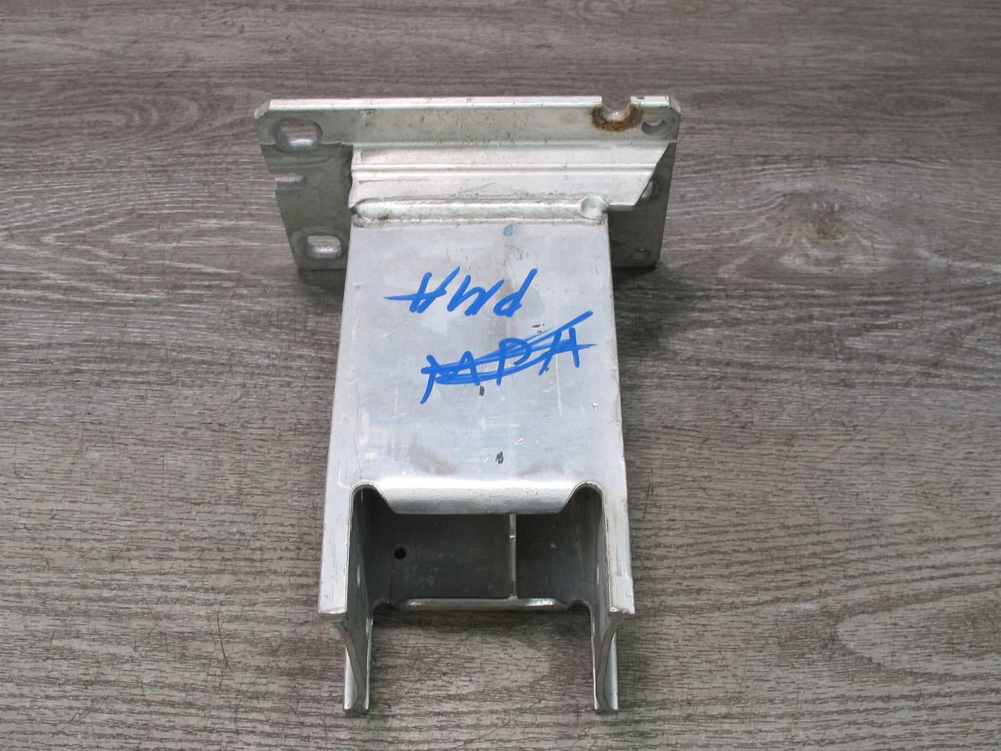 15-18 Porsche Macan Front Bumper Impact Reinforcement Bar Bracket Support Set