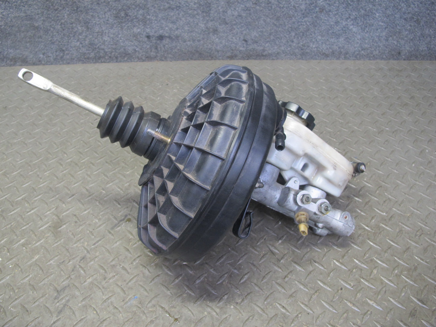 92-96 Chevrolet Corvette C4 Brake Master Cylinder Booster Fluid Reservoir OEM