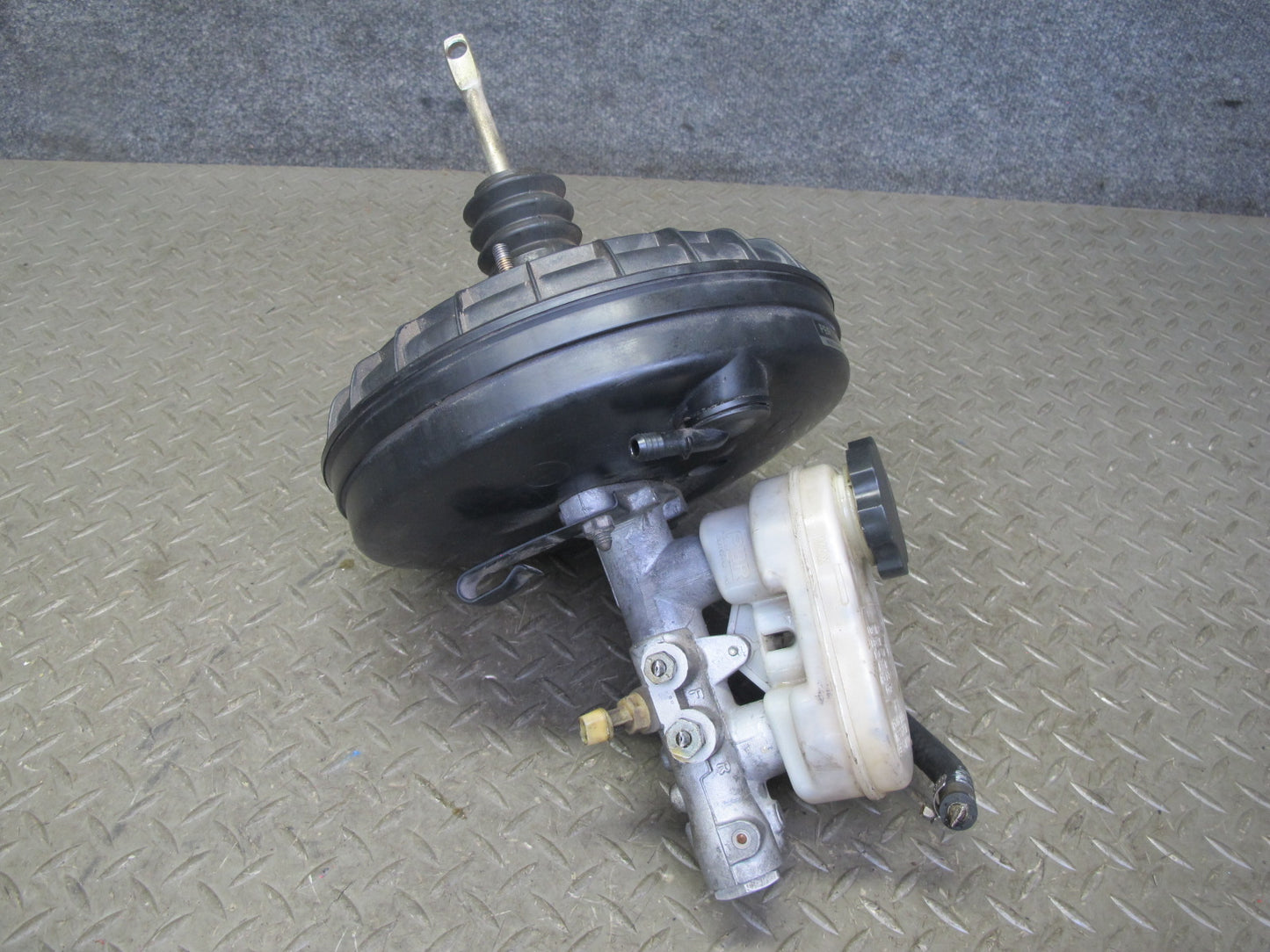 92-96 Chevrolet Corvette C4 Brake Master Cylinder Booster Fluid Reservoir OEM
