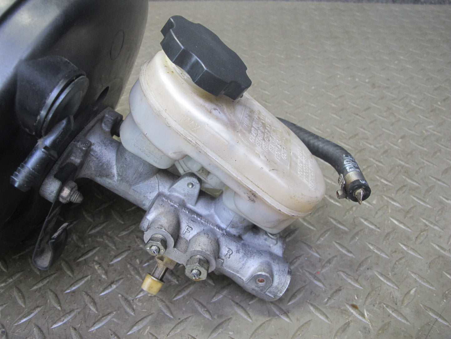 92-96 Chevrolet Corvette C4 Brake Master Cylinder Booster Fluid Reservoir OEM