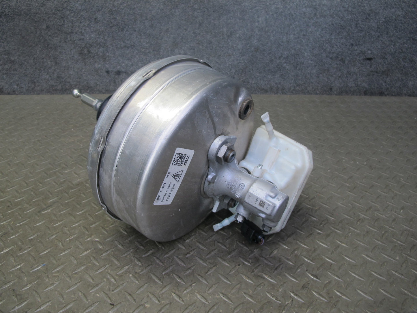 2015-2018 Porsche Macan Brake Master Cylinder Booster Fluid Reservoir
