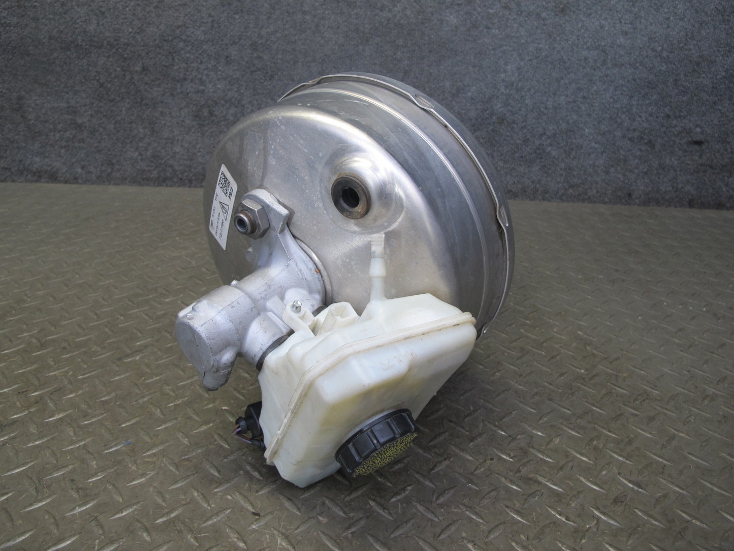 2015-2018 Porsche Macan Brake Master Cylinder Booster Fluid Reservoir