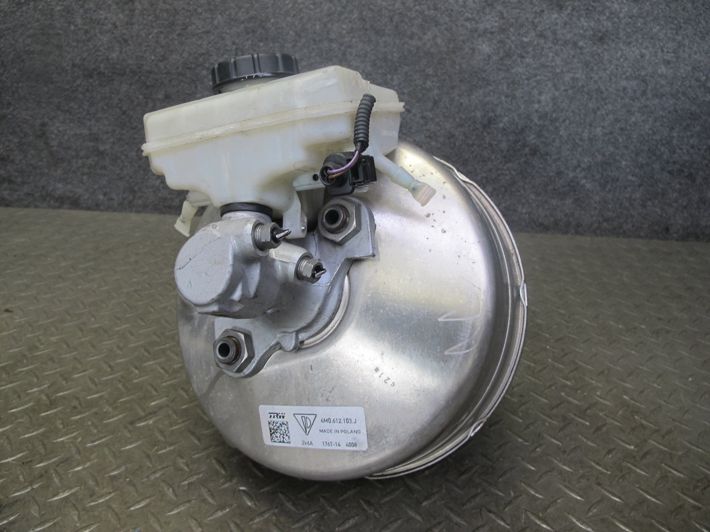 2015-2018 Porsche Macan Brake Master Cylinder Booster Fluid Reservoir