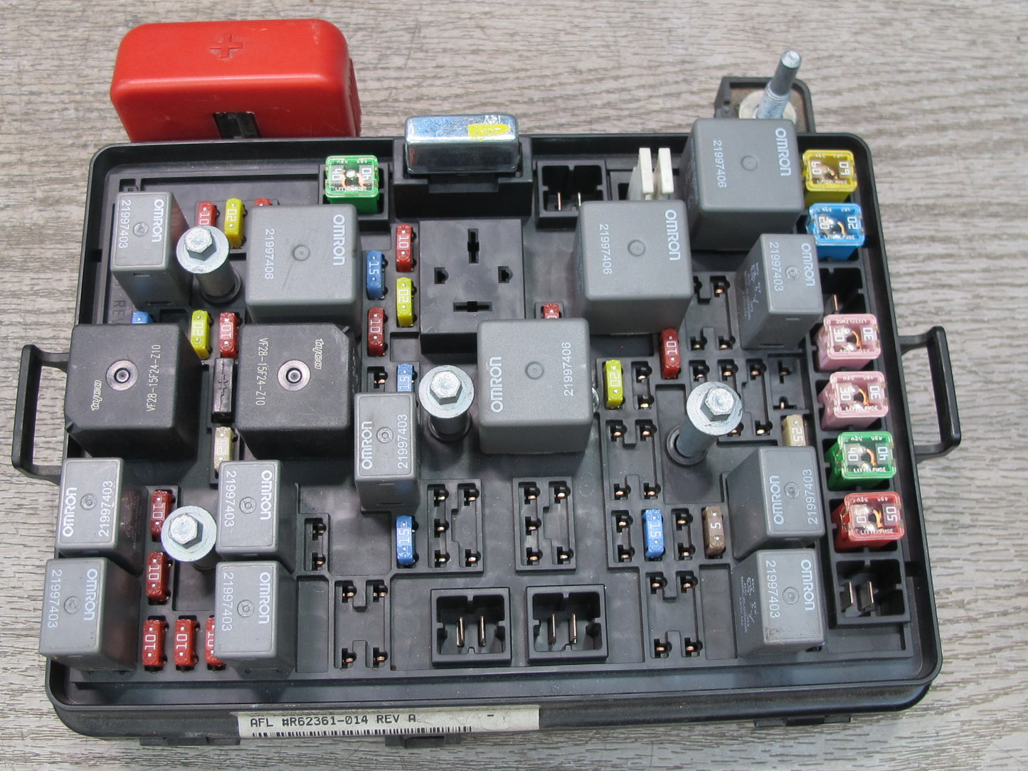 2008 Saturn SKY Redline 2.0L Under Hood Engine Fuse Relay Box 25826620 OEM