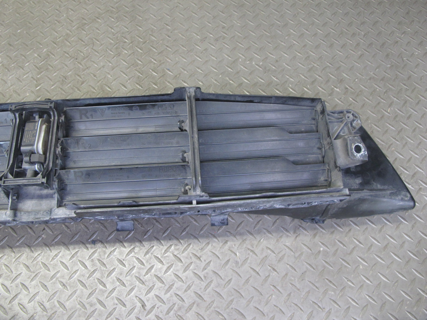2015-2018 Porsche Macan Radiator Air Duct Louver Shutter Grille 95B121617