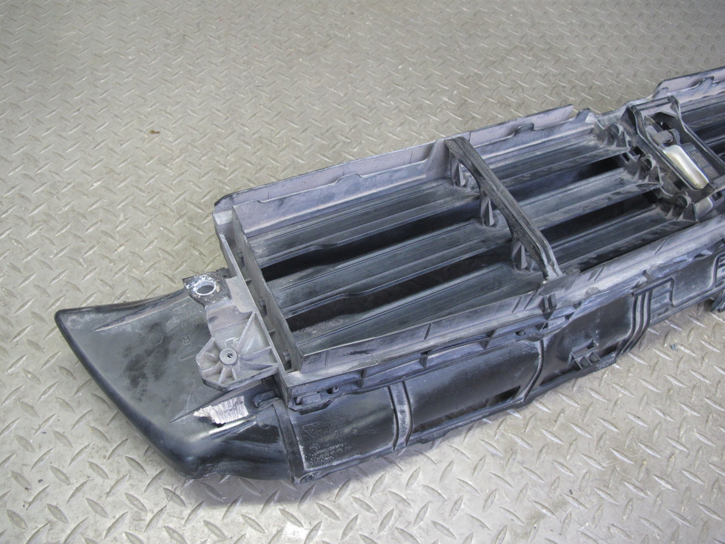2015-2018 Porsche Macan Radiator Air Duct Louver Shutter Grille 95B121617