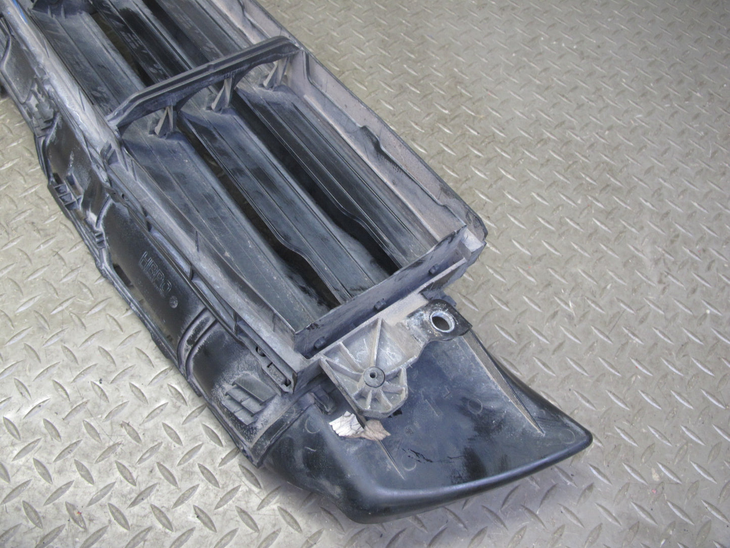 2015-2018 Porsche Macan Radiator Air Duct Louver Shutter Grille 95B121617