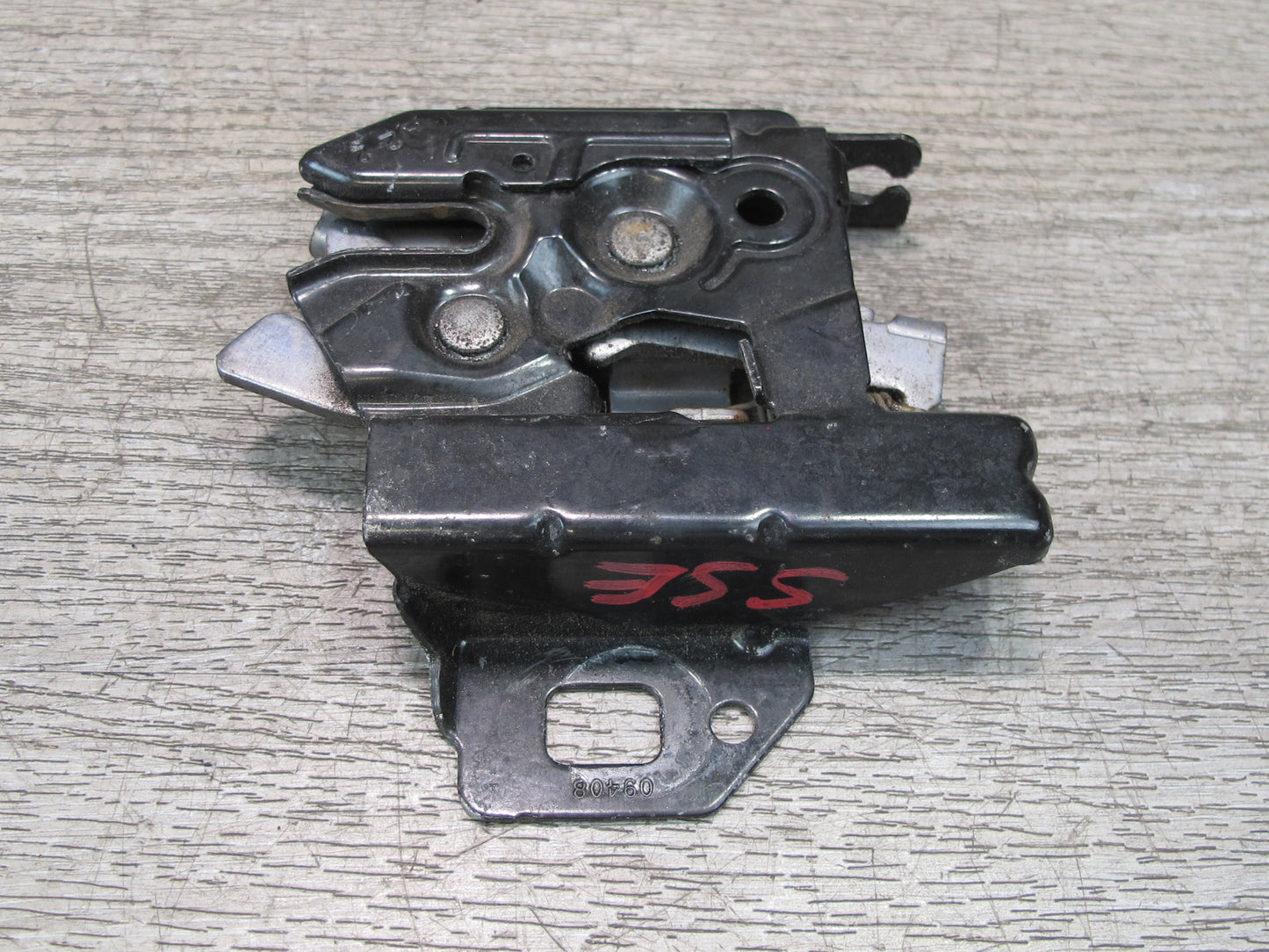 07-10 Saturn SKY Pontiac Solstice Set of 2 Front Left Right Hood Lock Latch OEM