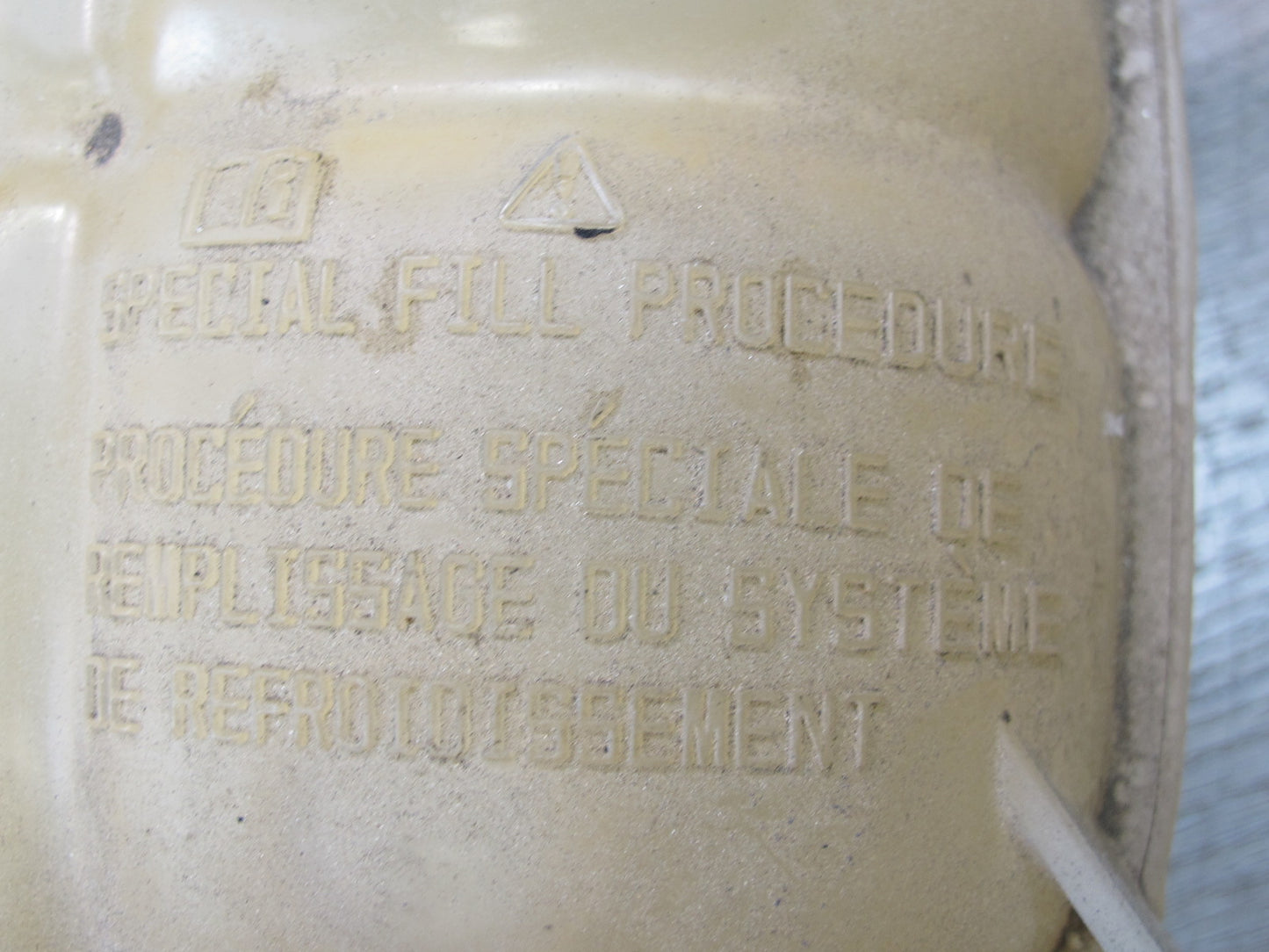 07-10 Saturn SKY Solstice Engine Coolant Expansion Overflow Reservoir Tank OEM