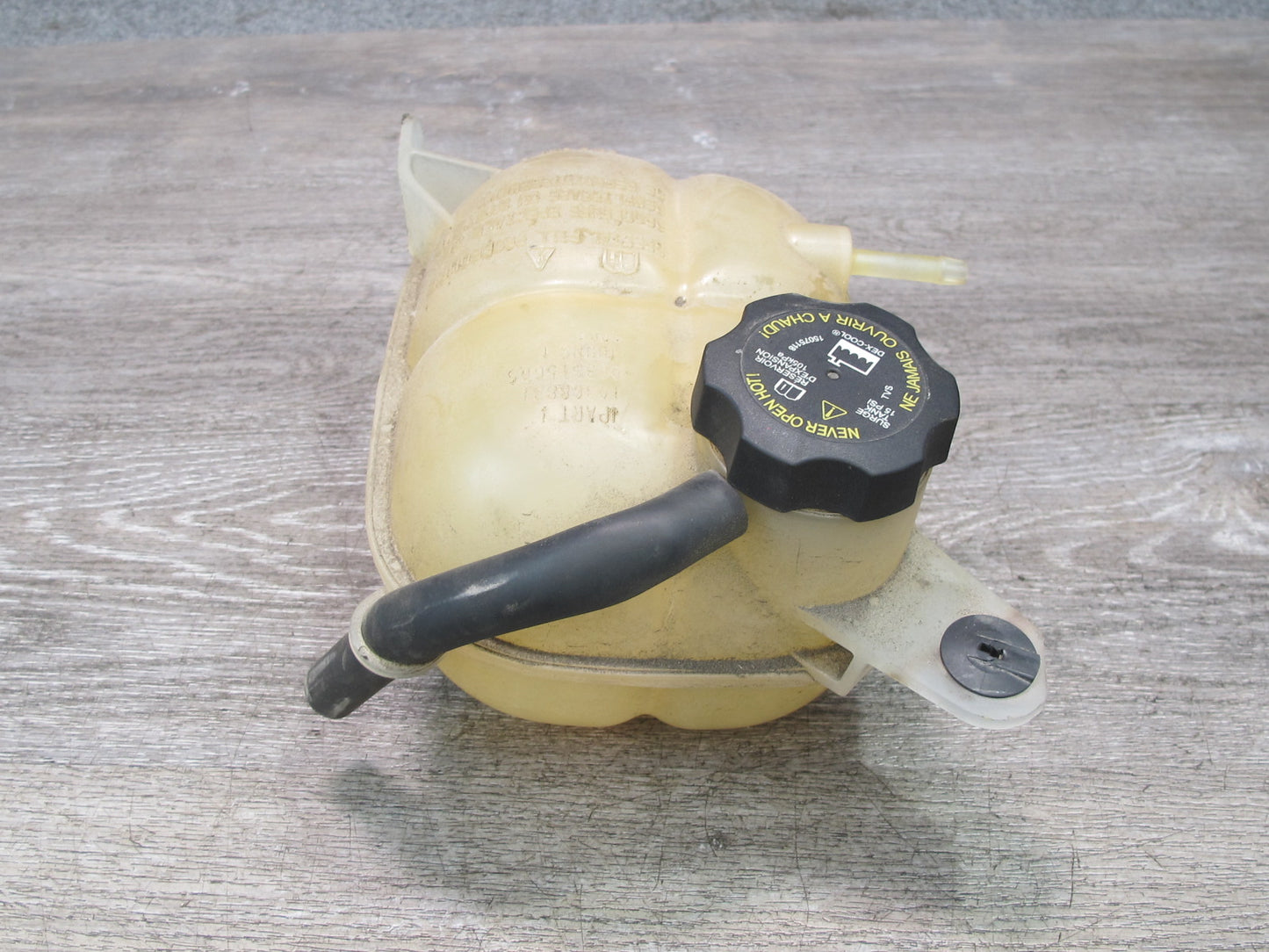 07-10 Saturn SKY Solstice Engine Coolant Expansion Overflow Reservoir Tank OEM
