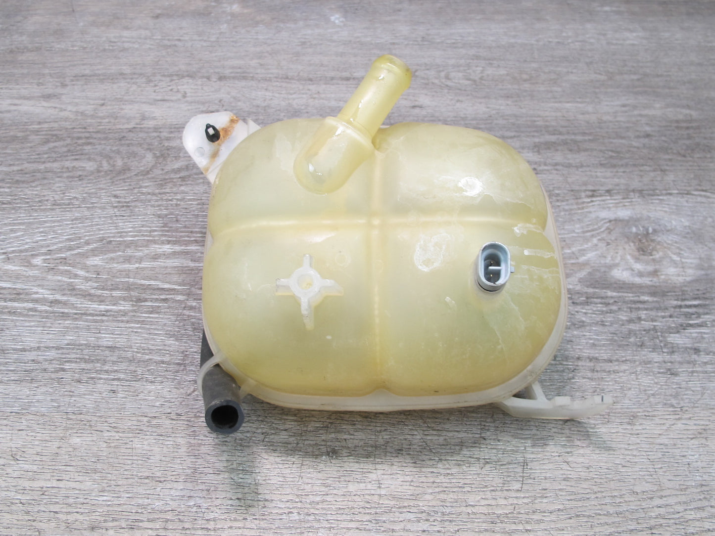07-10 Saturn SKY Solstice Engine Coolant Expansion Overflow Reservoir Tank OEM