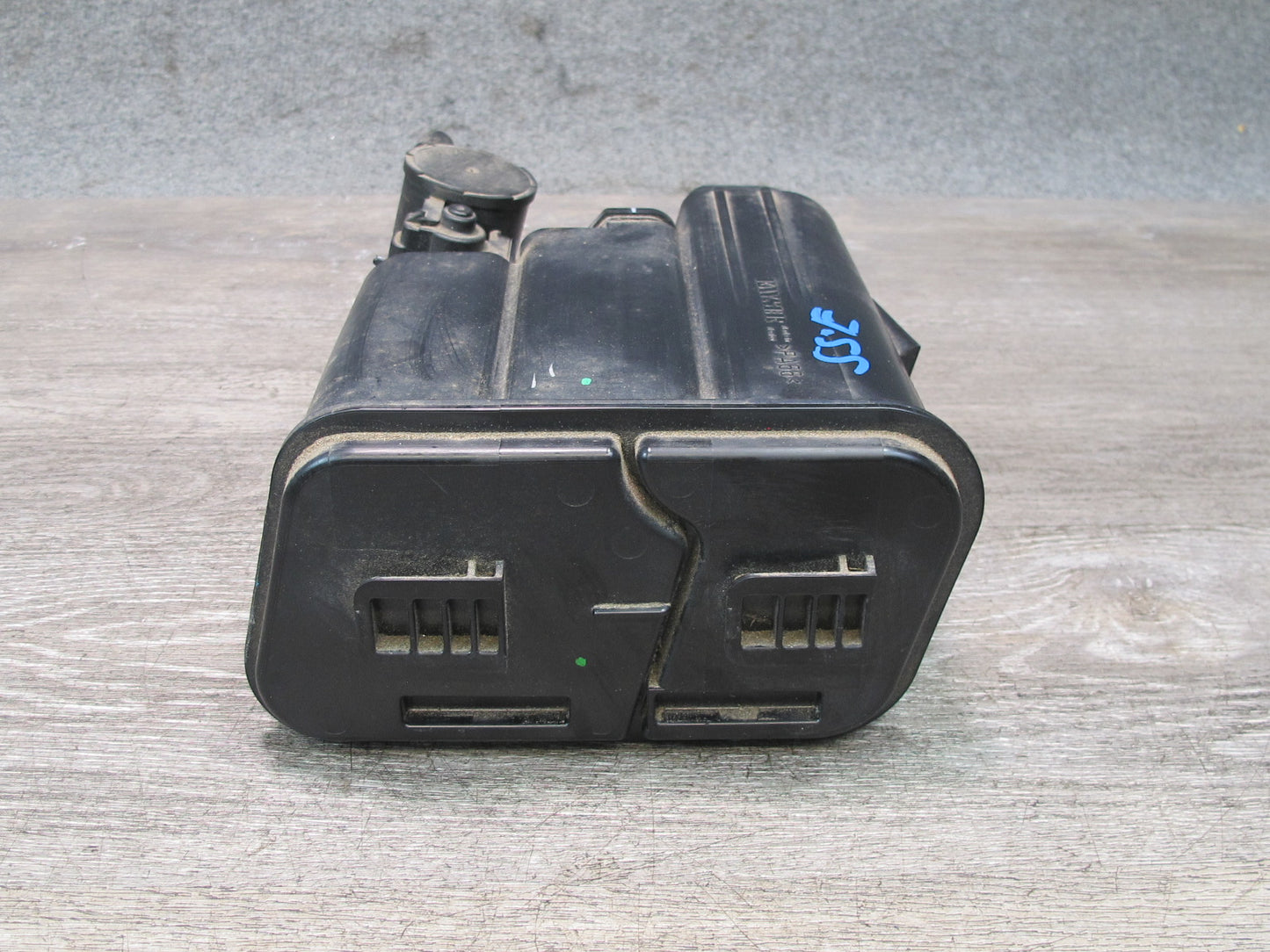 07-10 Saturn SKY Pontiac Solstice Fuel Evap Vapor Charcoal Canister OEM