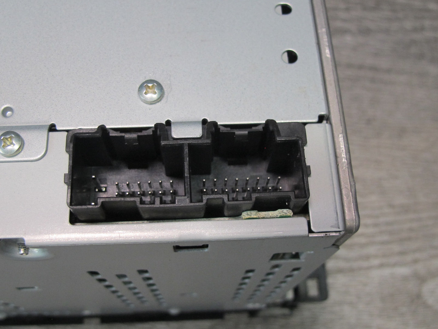 07-08 Saturn SKY Dash AM FM Radio CD MP3 Stereo Head Unit 15948458 OEM