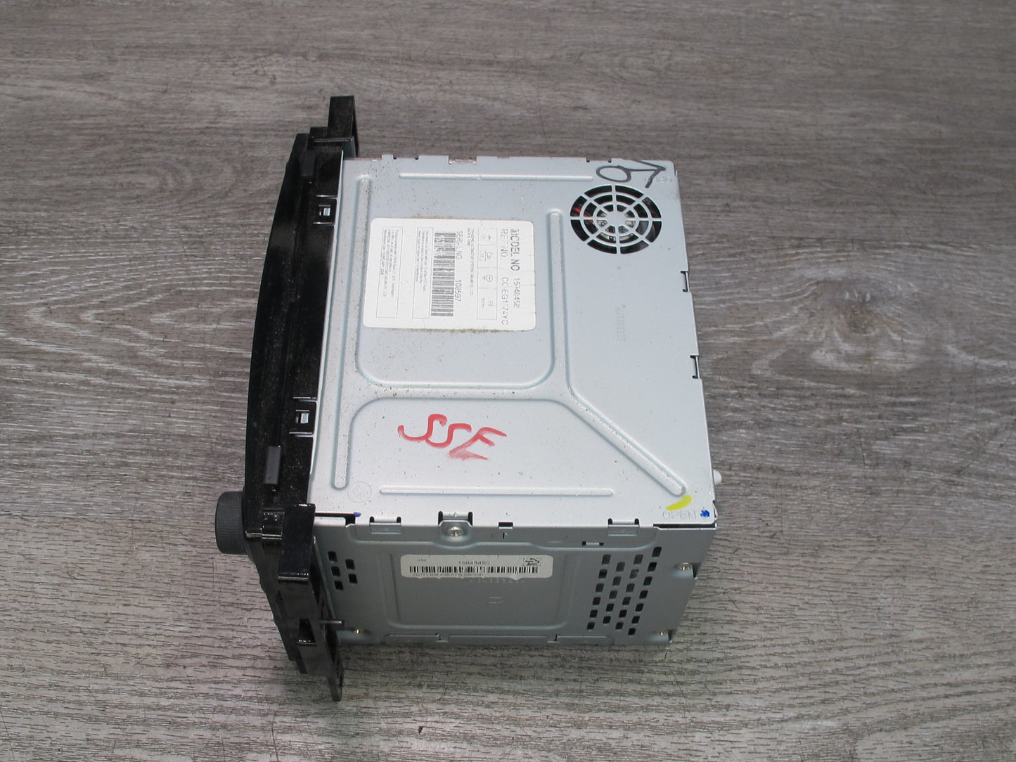 07-08 Saturn SKY Dash AM FM Radio CD MP3 Stereo Head Unit 15948458 OEM