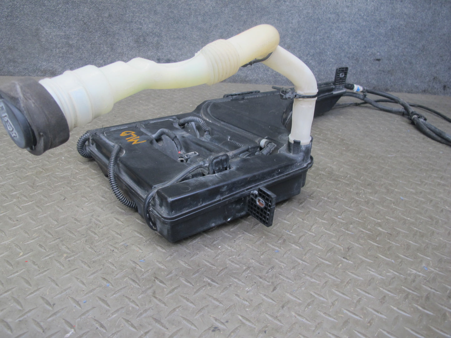 2017-2020 Maserati Levante M161 Windshield Washer Fluid Reservoir Tank W/ Pump