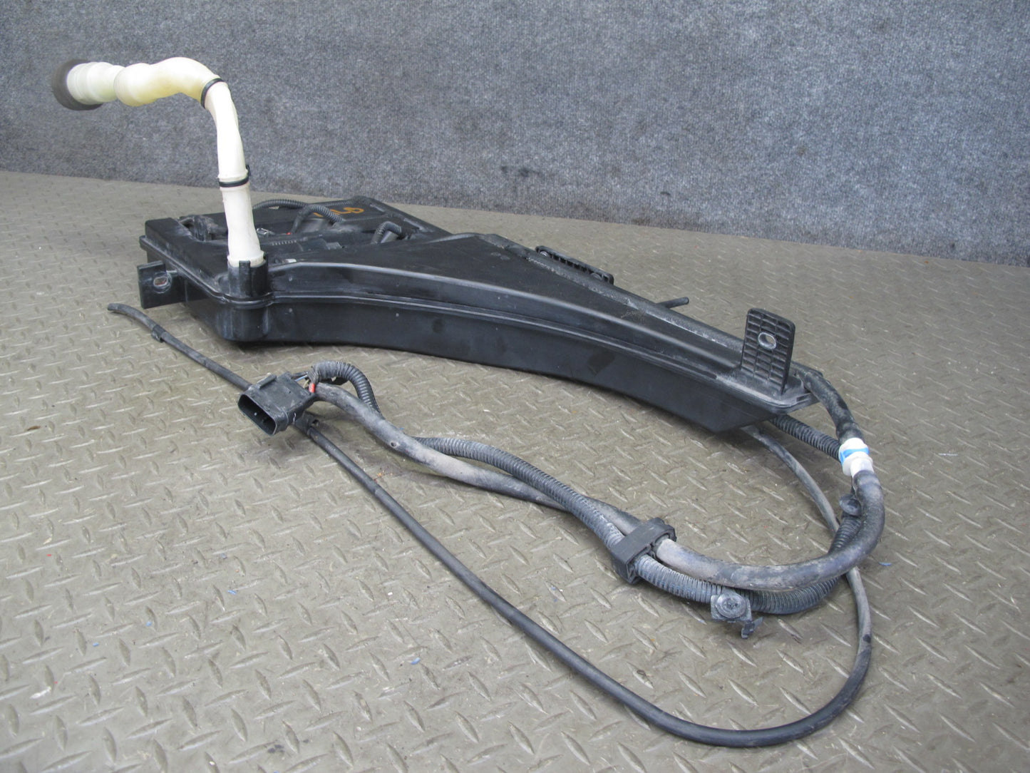 2017-2020 Maserati Levante M161 Windshield Washer Fluid Reservoir Tank W/ Pump