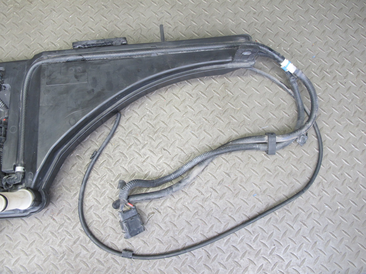 2017-2020 Maserati Levante M161 Windshield Washer Fluid Reservoir Tank W/ Pump