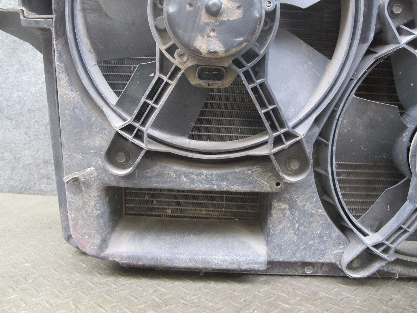 90-93 Chevrolet Corvette C4 A/T Engine Radiator AC Condenser Fan Shroud Assy OEM