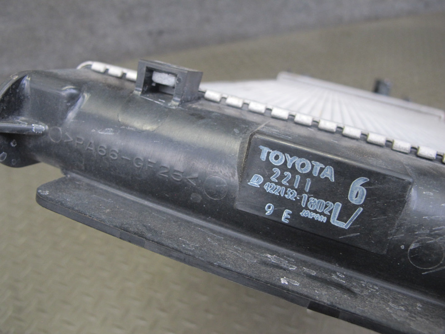 00-05 Toyota MR2 Spyder ZZW30L Engine Cooling Radiator 422132-1802 OEM