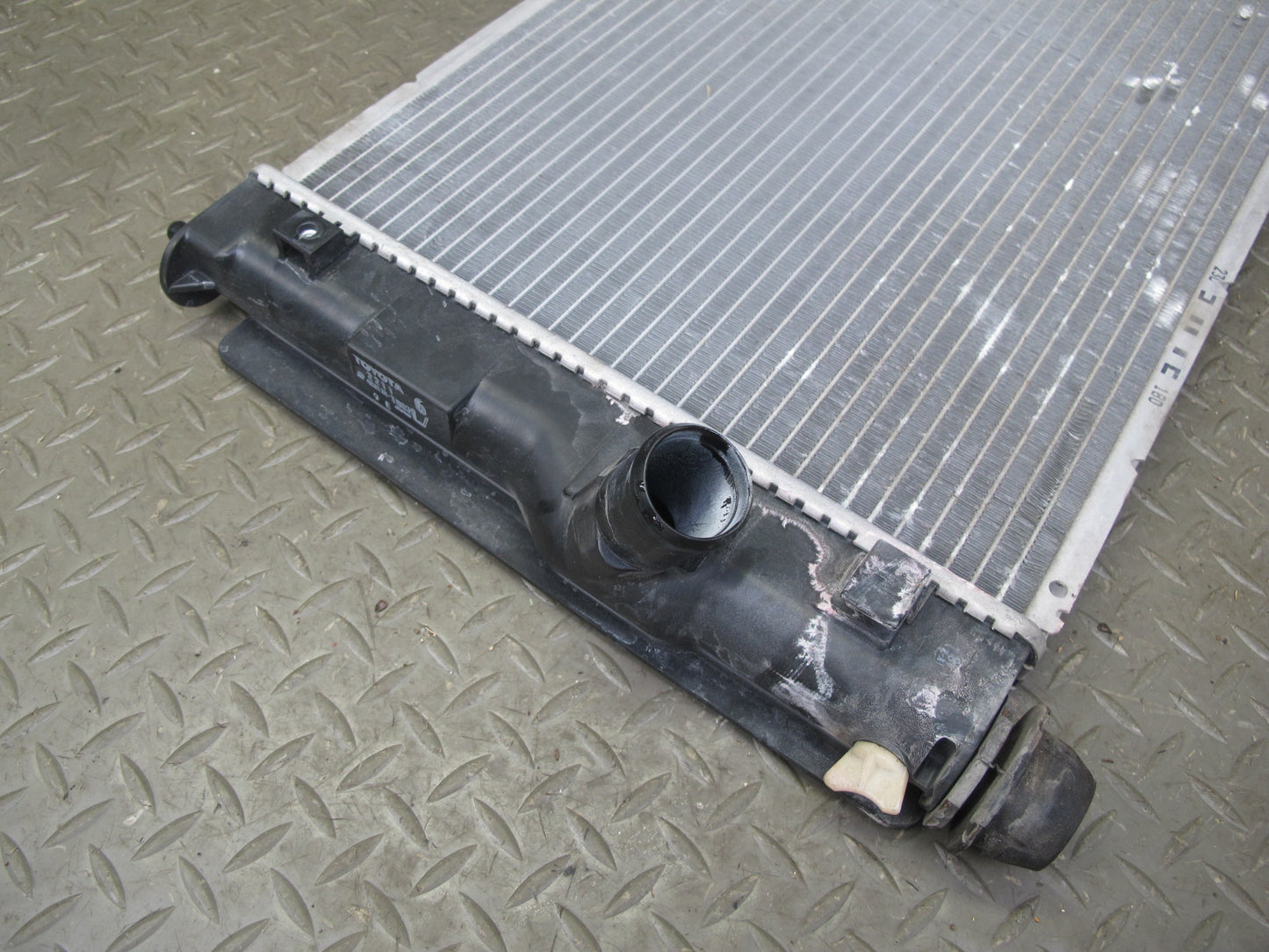 00-05 Toyota MR2 Spyder ZZW30L Engine Cooling Radiator 422132-1802 OEM