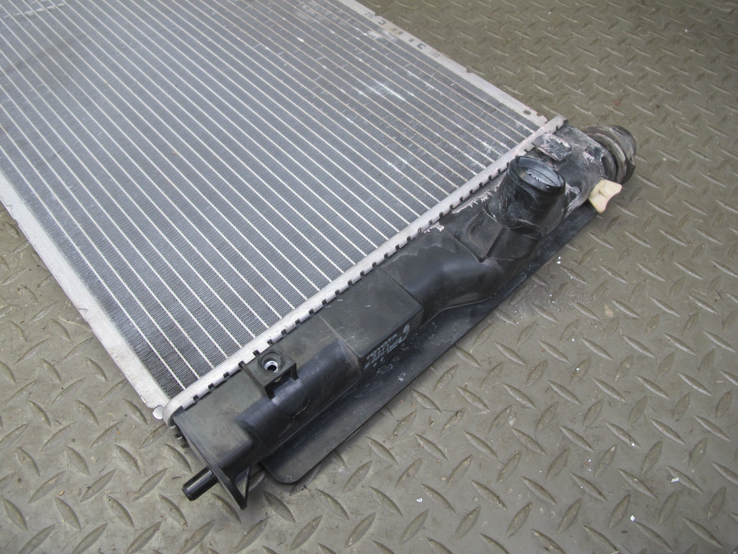 00-05 Toyota MR2 Spyder ZZW30L Engine Cooling Radiator 422132-1802 OEM