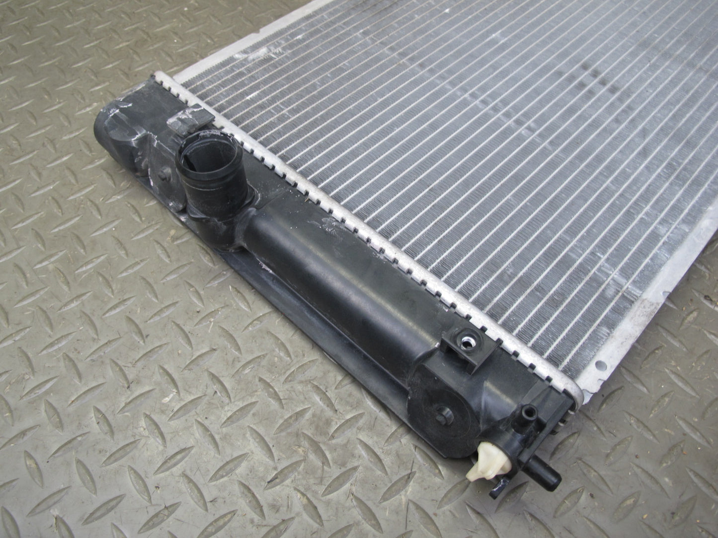 00-05 Toyota MR2 Spyder ZZW30L Engine Cooling Radiator 422132-1802 OEM