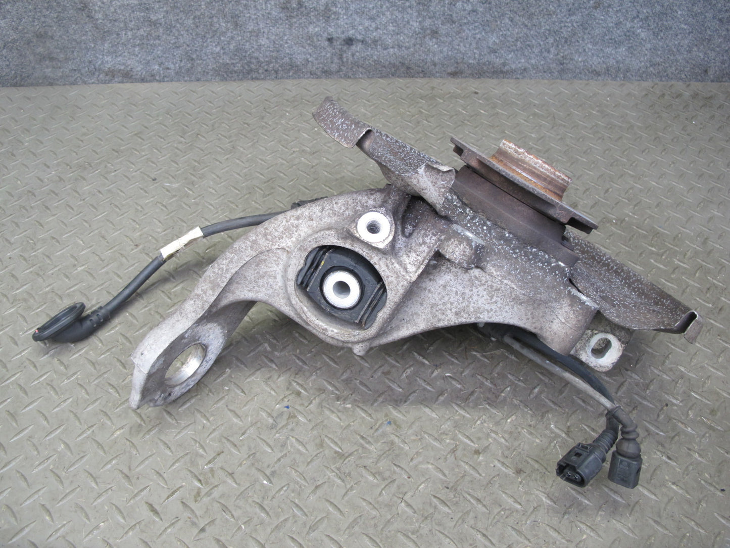 2015-2025 Porsche Macan AWD Rear Right Spindle Knuckle Wheel Hub Bearing
