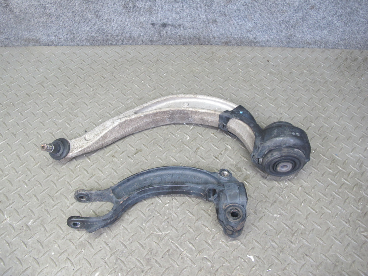 2015-2018 Porsche Macan Front Right Lower Control Arm Fork Set of 2