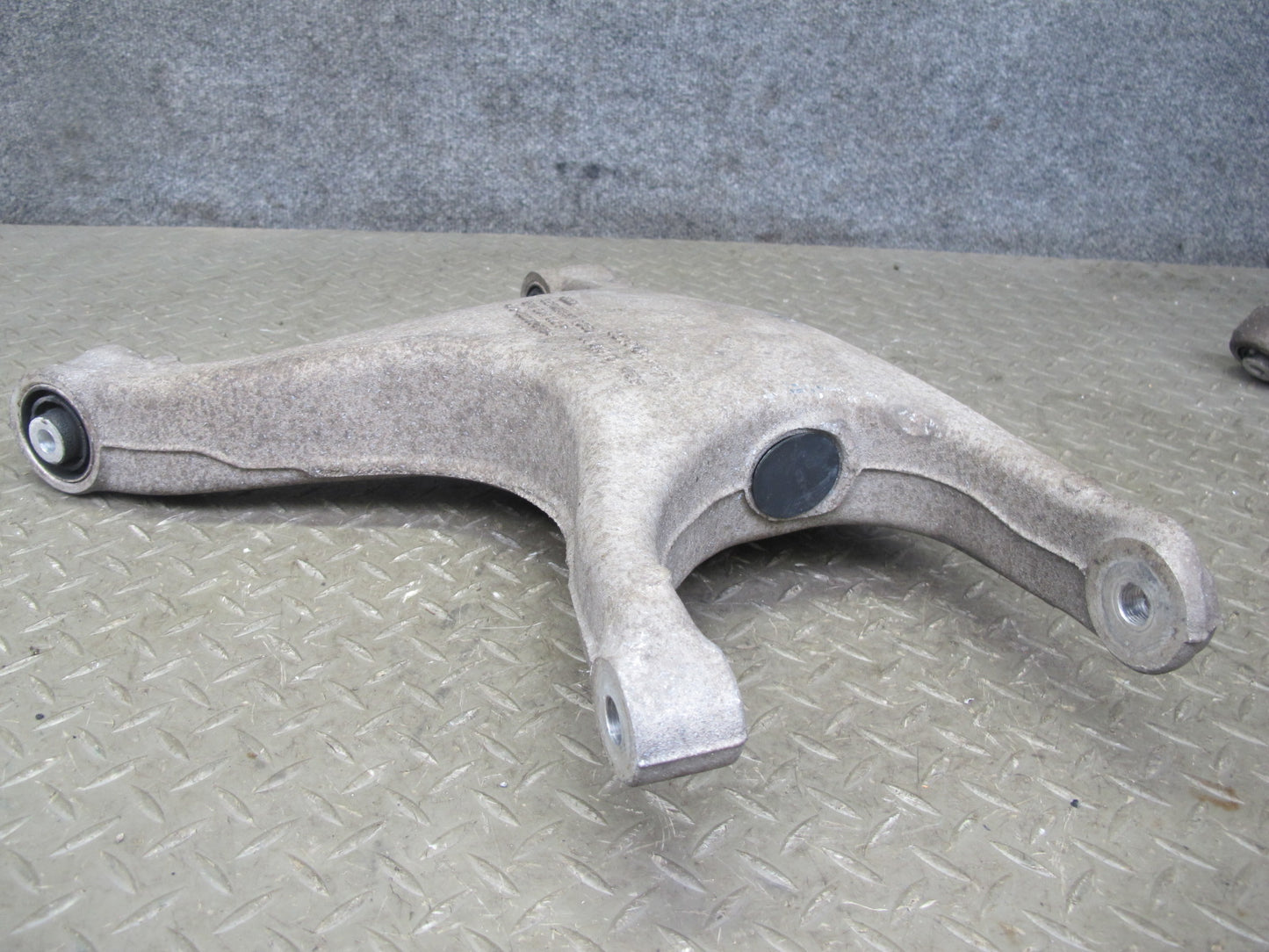 2015-2018 Porsche Macan Rear Right Upper & Lower Control Arm Set of 2