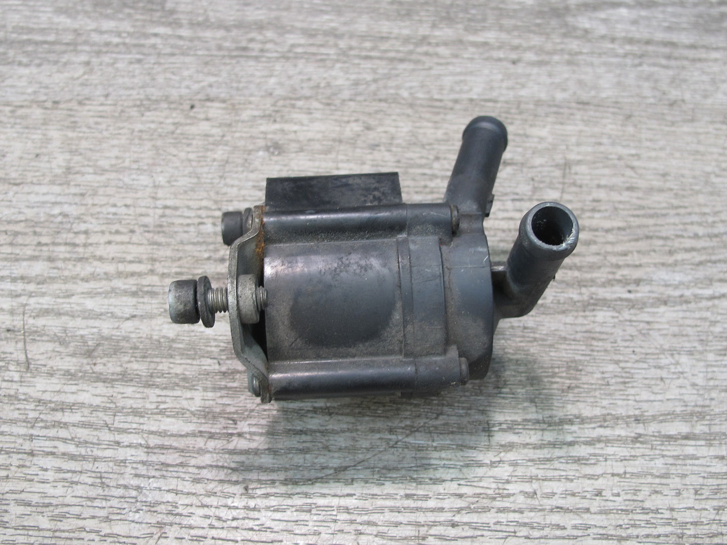 2010-2014 BMW E71 X6M Engine Additional Auxiliary Water Pump