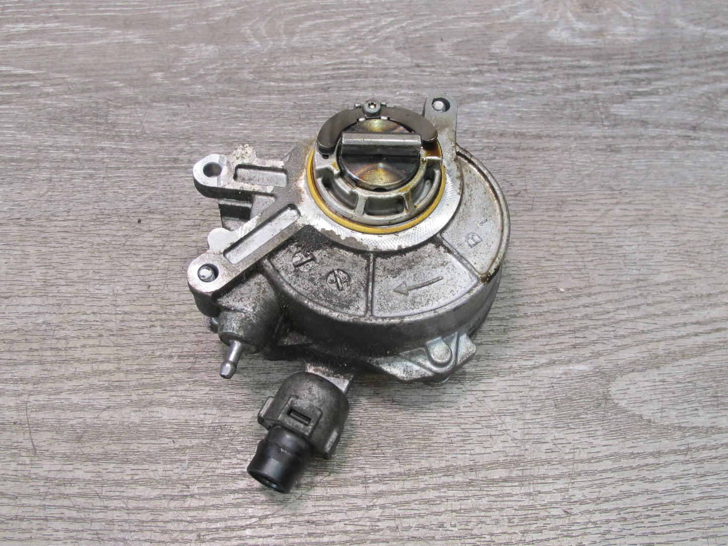 2010-2014 BMW E71 X6M Engine Motor Vacuum Pump 7566291