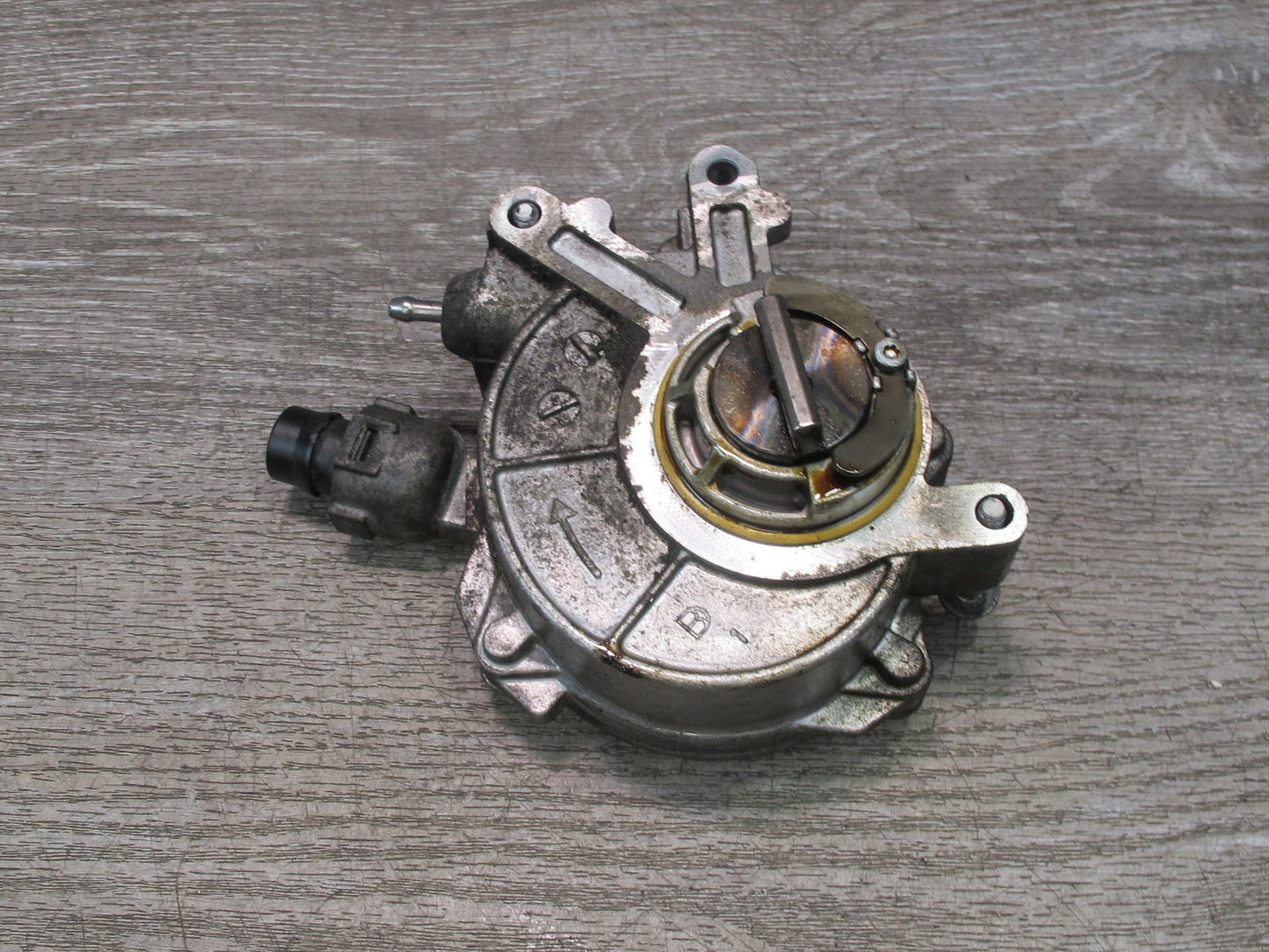 2010-2014 BMW E71 X6M Engine Motor Vacuum Pump 7566291