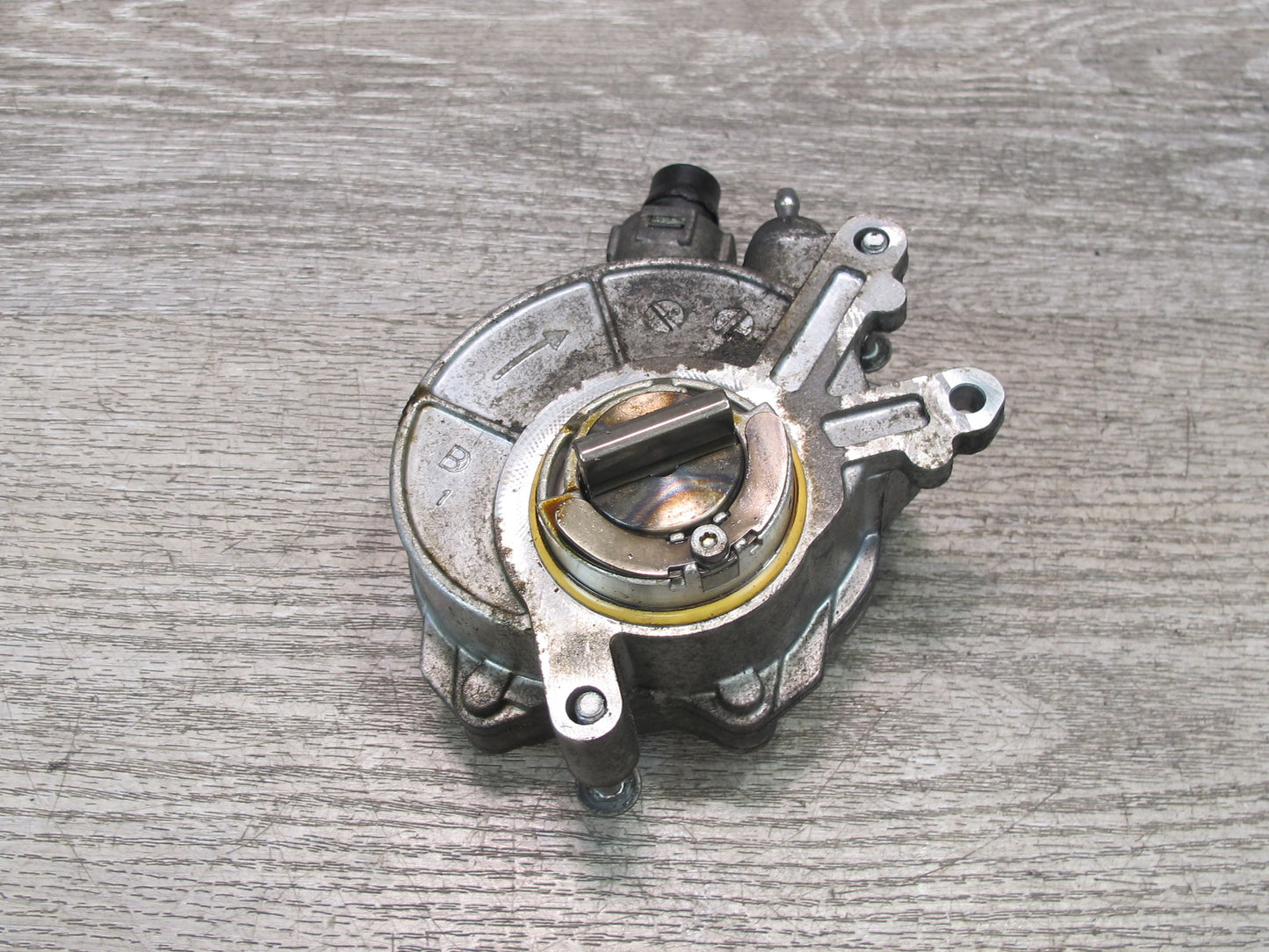 2010-2014 BMW E71 X6M Engine Motor Vacuum Pump 7566291