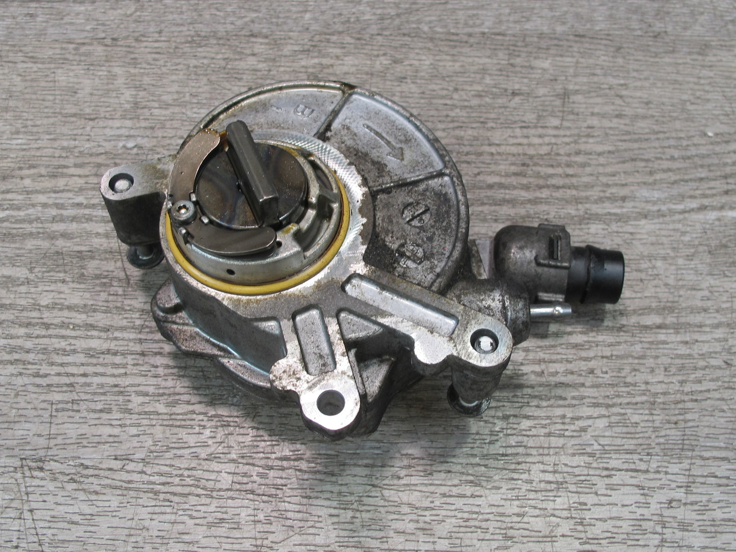 2010-2014 BMW E71 X6M Engine Motor Vacuum Pump 7566291