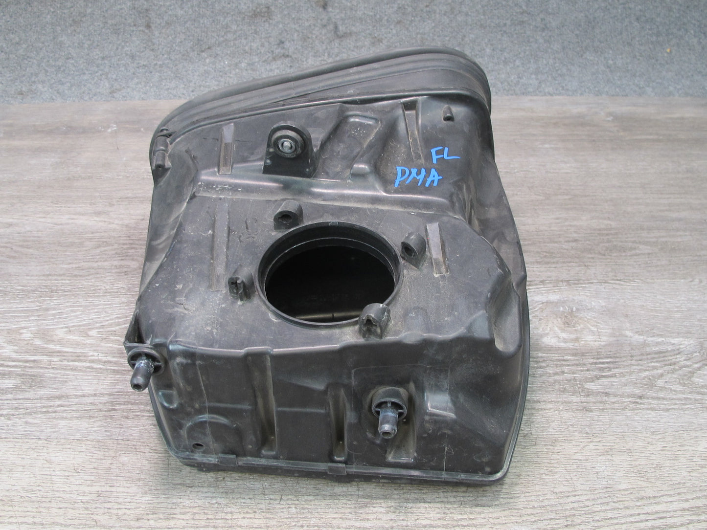 2015-2018 Porsche Macan Engine Left Air Intake Cleaner Filter Box 95B128607