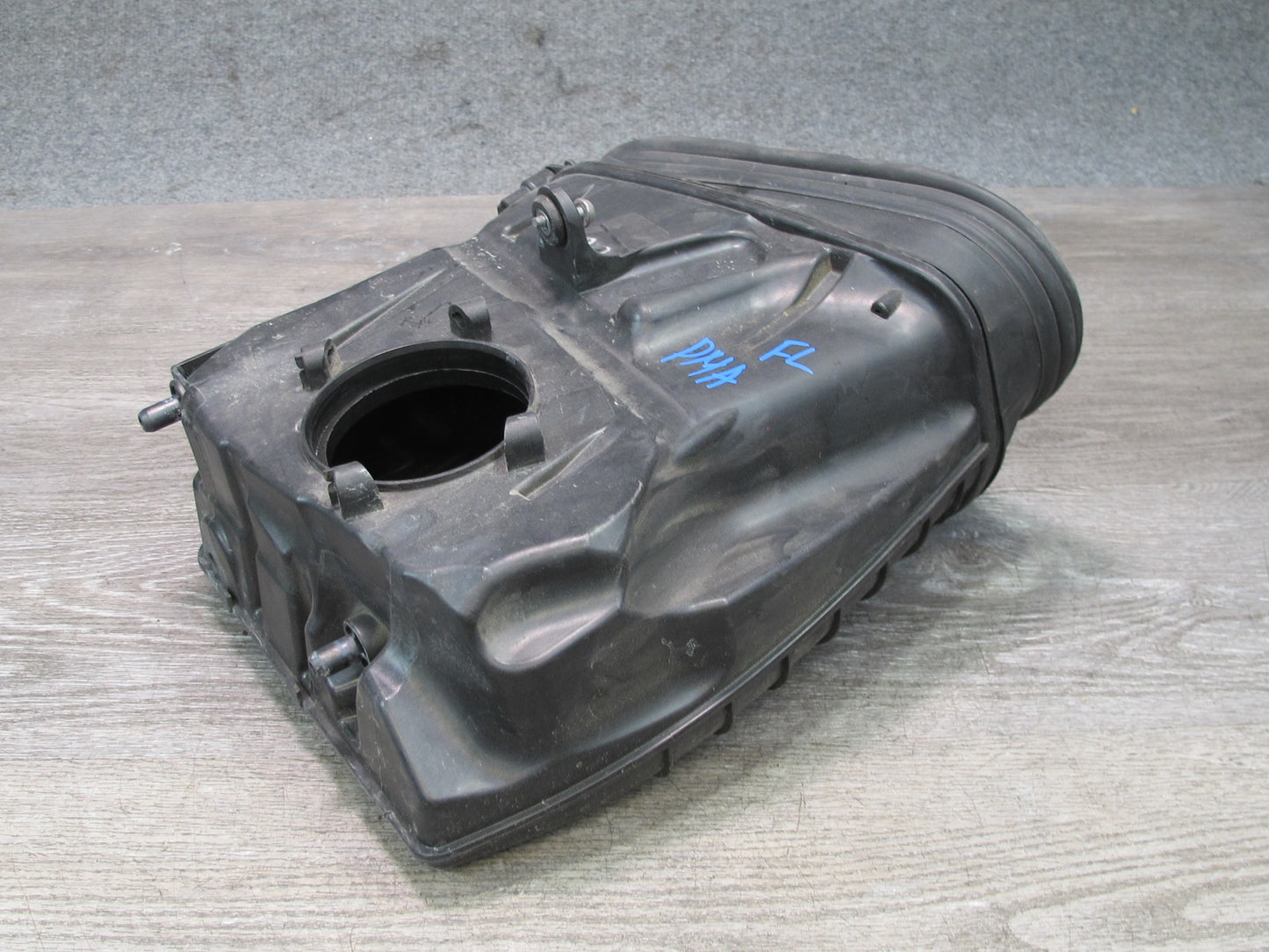 2015-2018 Porsche Macan Engine Left Air Intake Cleaner Filter Box 95B128607