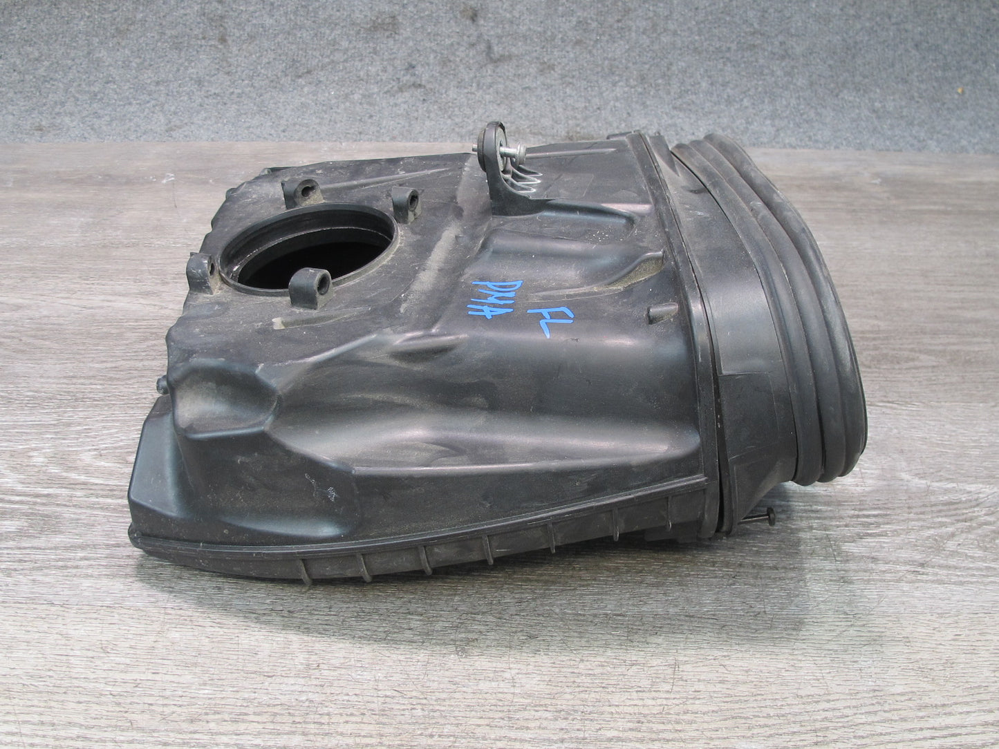 2015-2018 Porsche Macan Engine Left Air Intake Cleaner Filter Box 95B128607