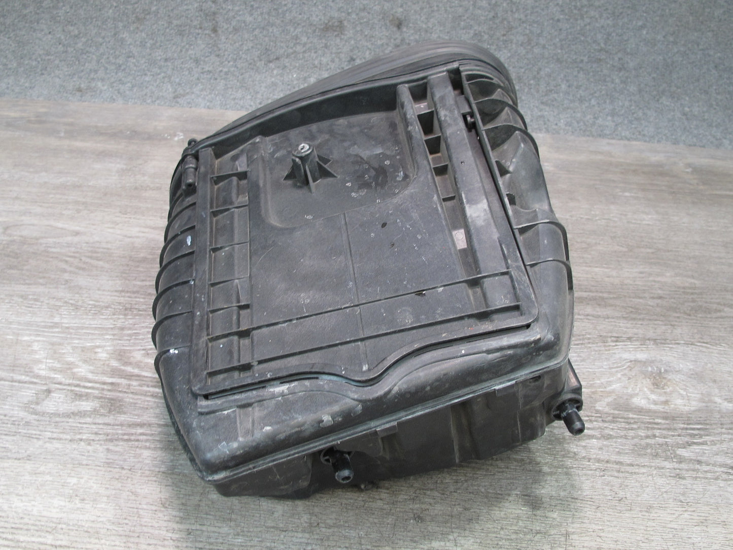 2015-2018 Porsche Macan Engine Left Air Intake Cleaner Filter Box 95B128607