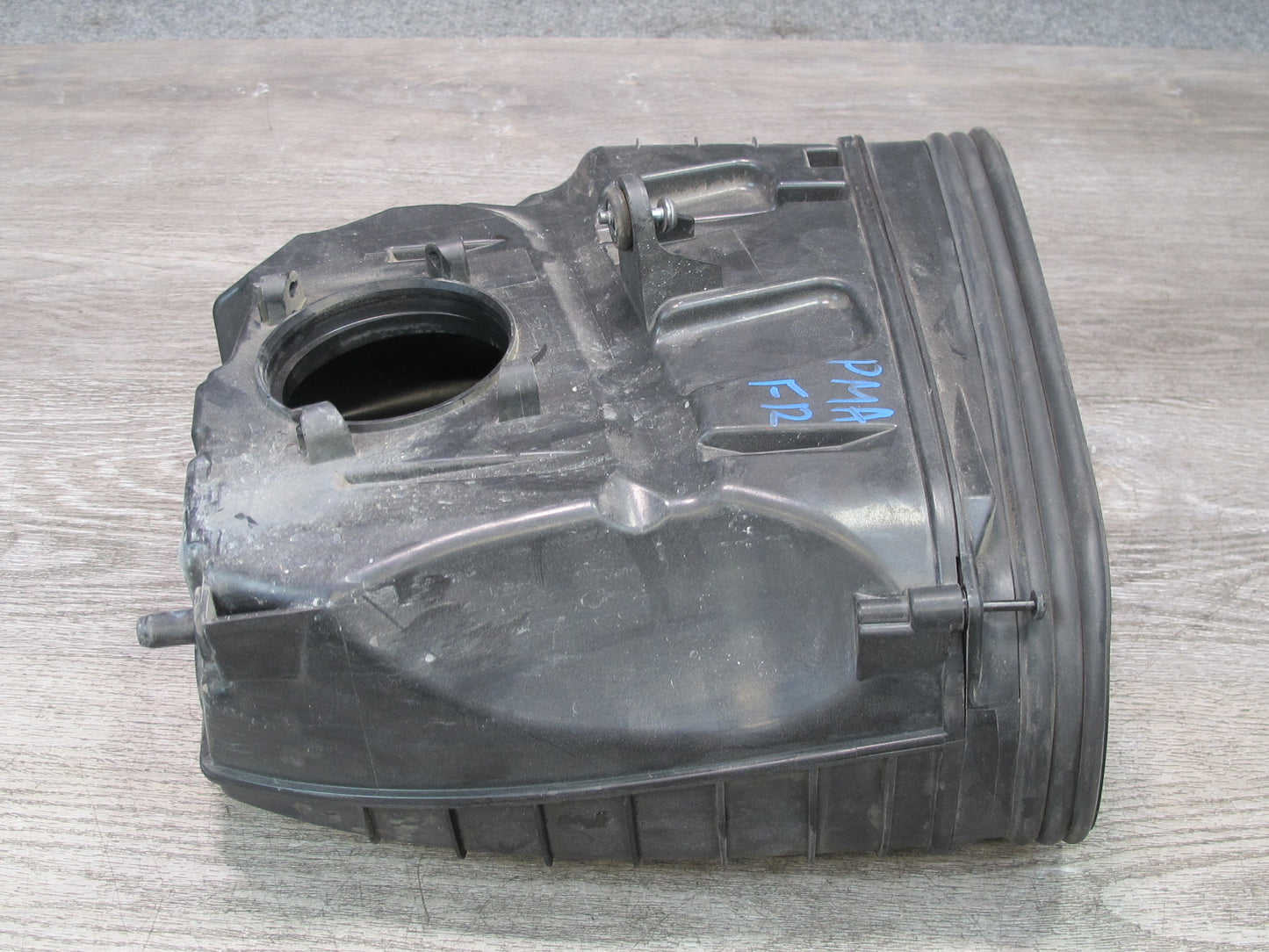 2015-2018 Porsche Macan Engine Right Air Intake Cleaner Filter Box 95B129607
