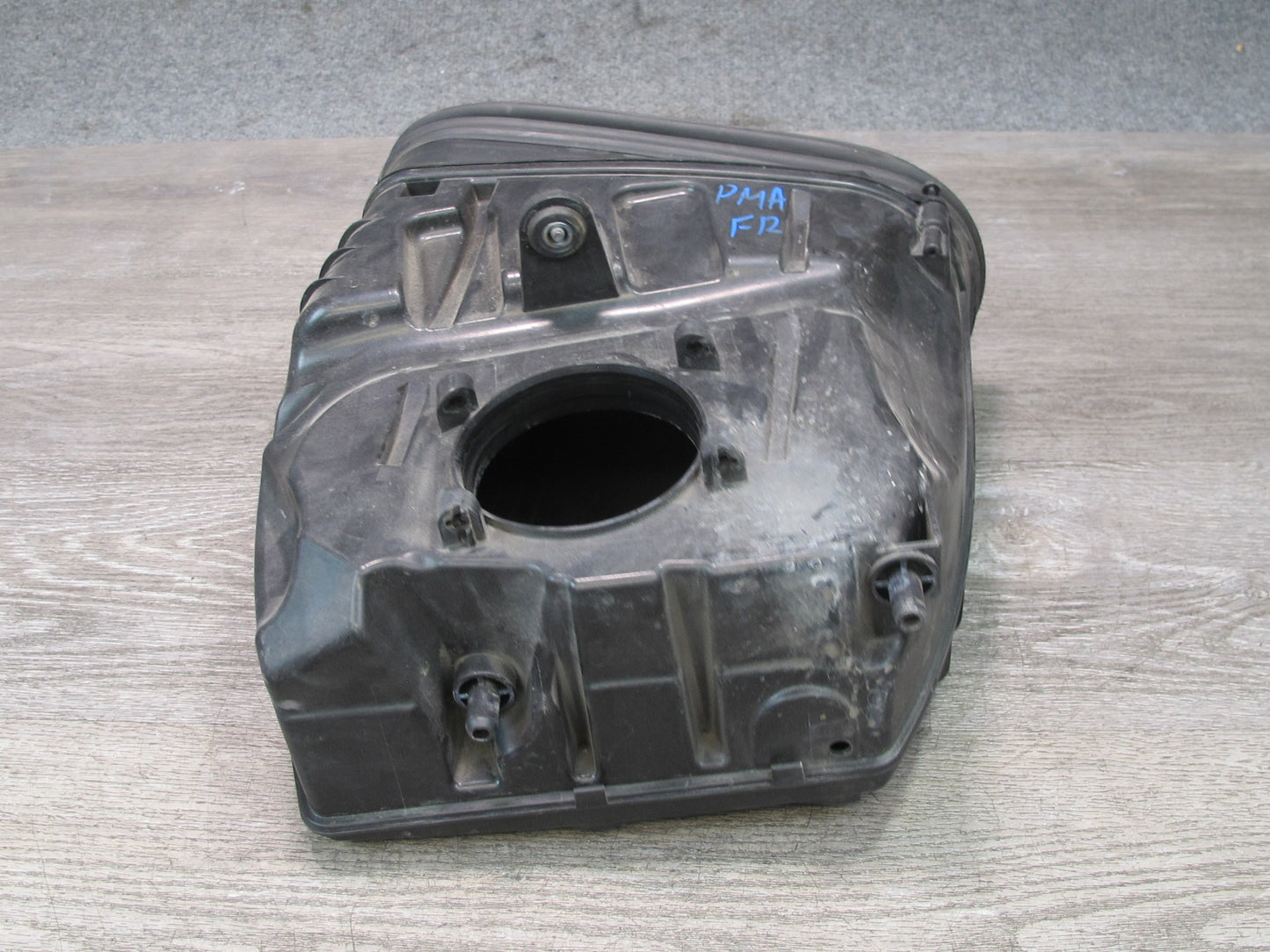2015-2018 Porsche Macan Engine Right Air Intake Cleaner Filter Box 95B129607