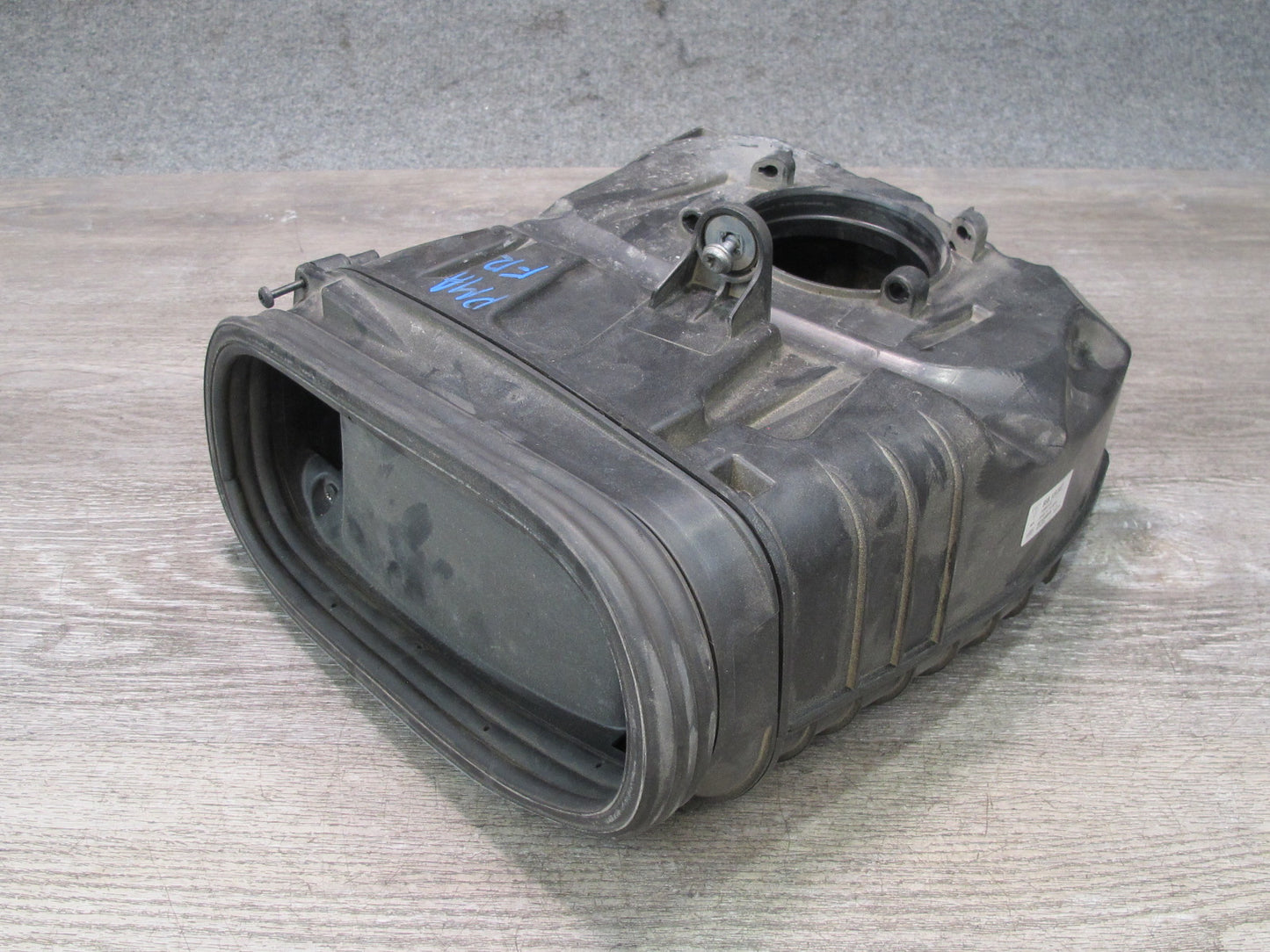 2015-2018 Porsche Macan Engine Right Air Intake Cleaner Filter Box 95B129607