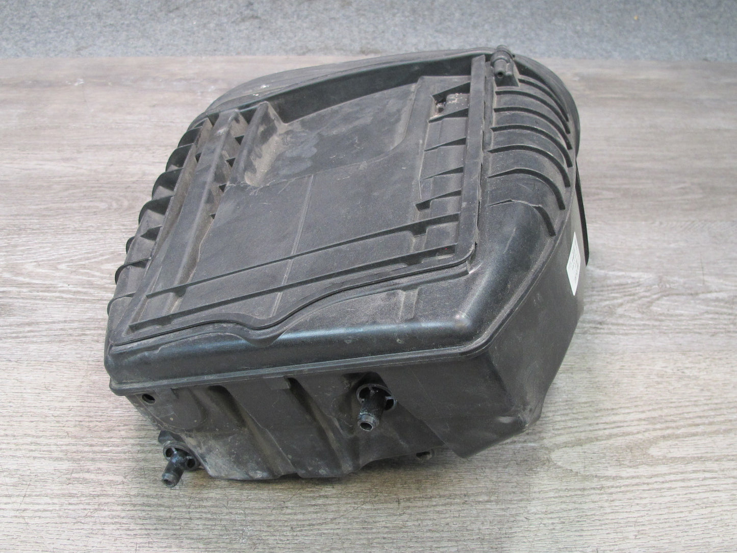 2015-2018 Porsche Macan Engine Right Air Intake Cleaner Filter Box 95B129607