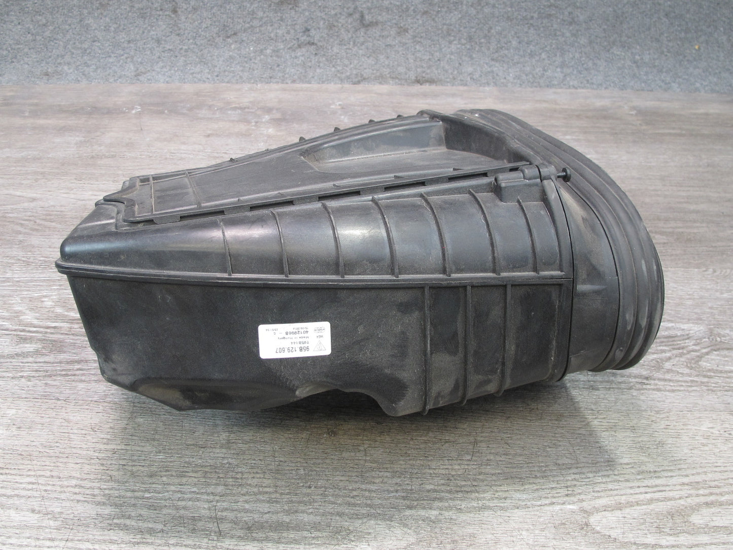 2015-2018 Porsche Macan Engine Right Air Intake Cleaner Filter Box 95B129607