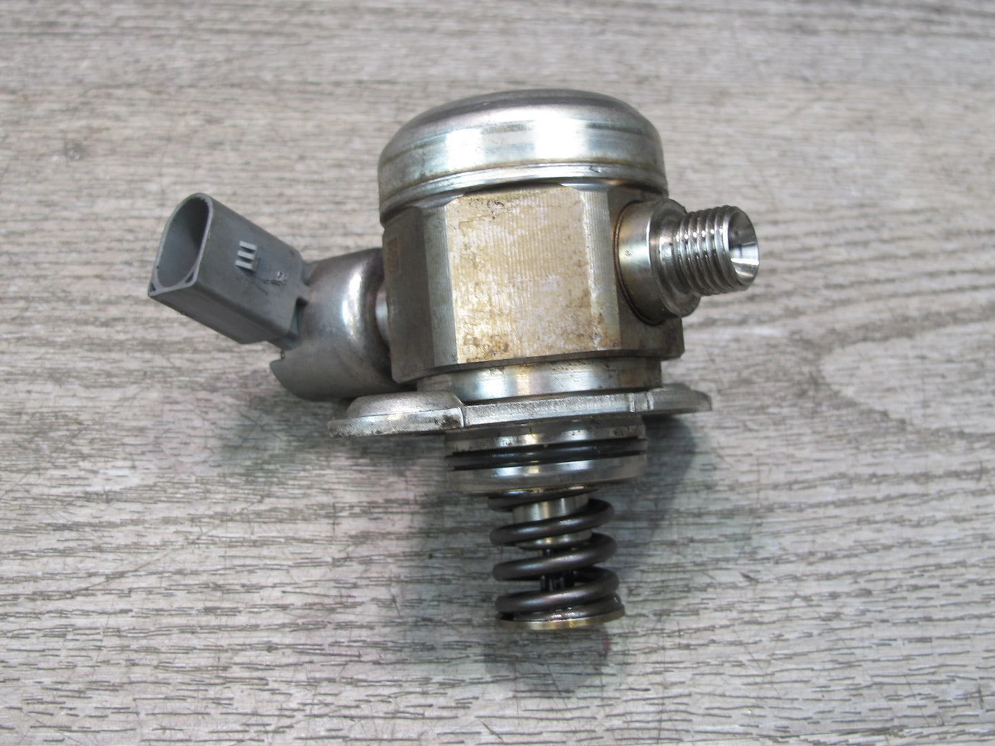 2010-2014 BMW E71 X6 X6M 4.4L Right High Pressure Fuel Pump